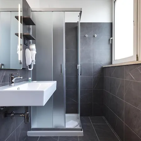 B&B Hotel Bolzano Отель